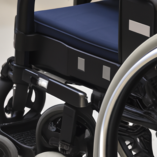 תמונת תקריב של כיסא גלגלים חשמלי המדגיש את תכונותיו